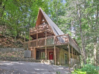 A Frame Gatlinburg Home with Hot tub 2 mi to Parkway Tennessee