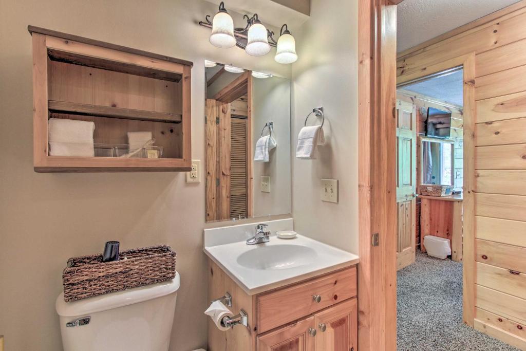 Deluxe Gatlinburg Retreat with Hot Tub and Mtn Views! - image 2